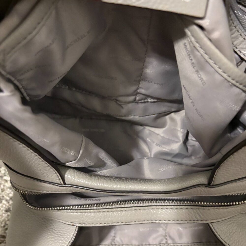 🪢2/$100🪢 MICHAEL KORS Satchel Bag, metal stud embellishment - Picture 5 of 11